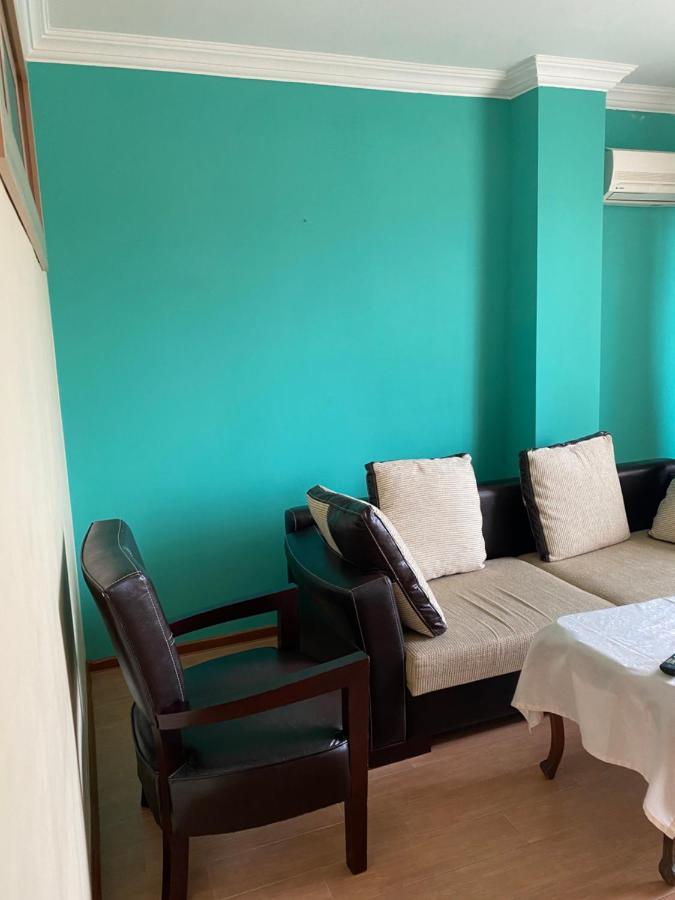 Nina'S Apartment On Gorgasali Батуми Екстериор снимка
