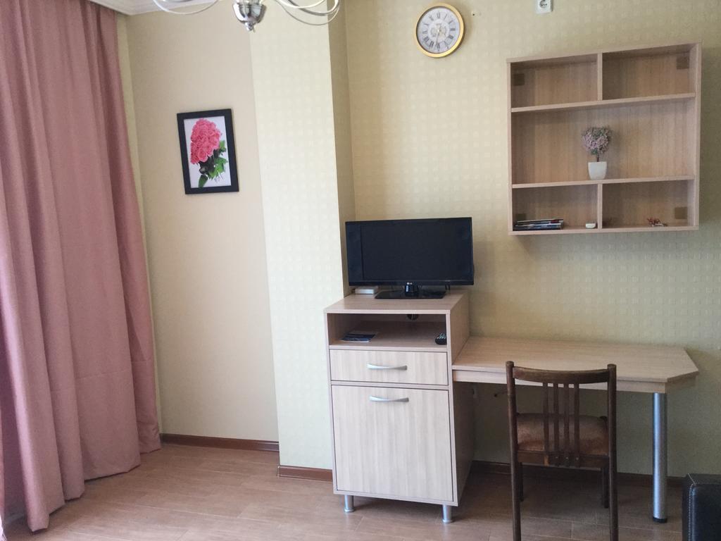 Nina'S Apartment On Gorgasali Батуми Екстериор снимка