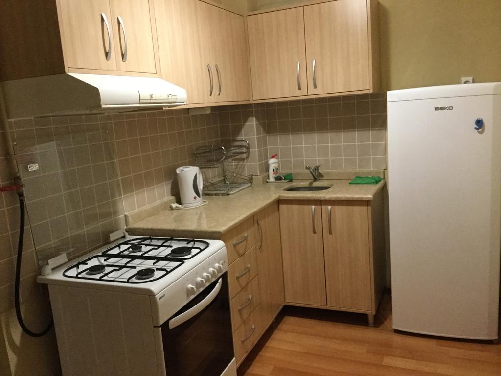 Nina'S Apartment On Gorgasali Батуми Екстериор снимка