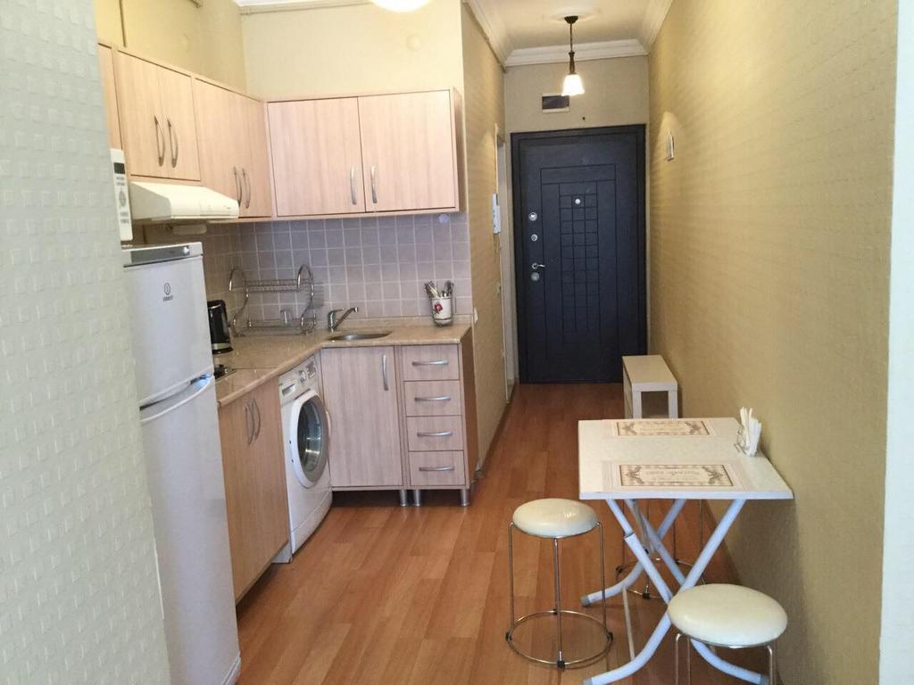 Nina'S Apartment On Gorgasali Батуми Екстериор снимка